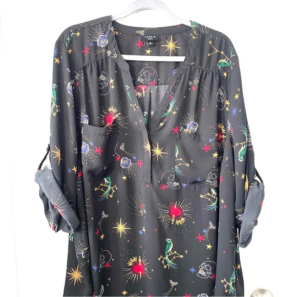 Torrid Black Harper Skull Graphic Blouse with Cuffed Sleeves Size 3 22/24 - Picture 1 of 6